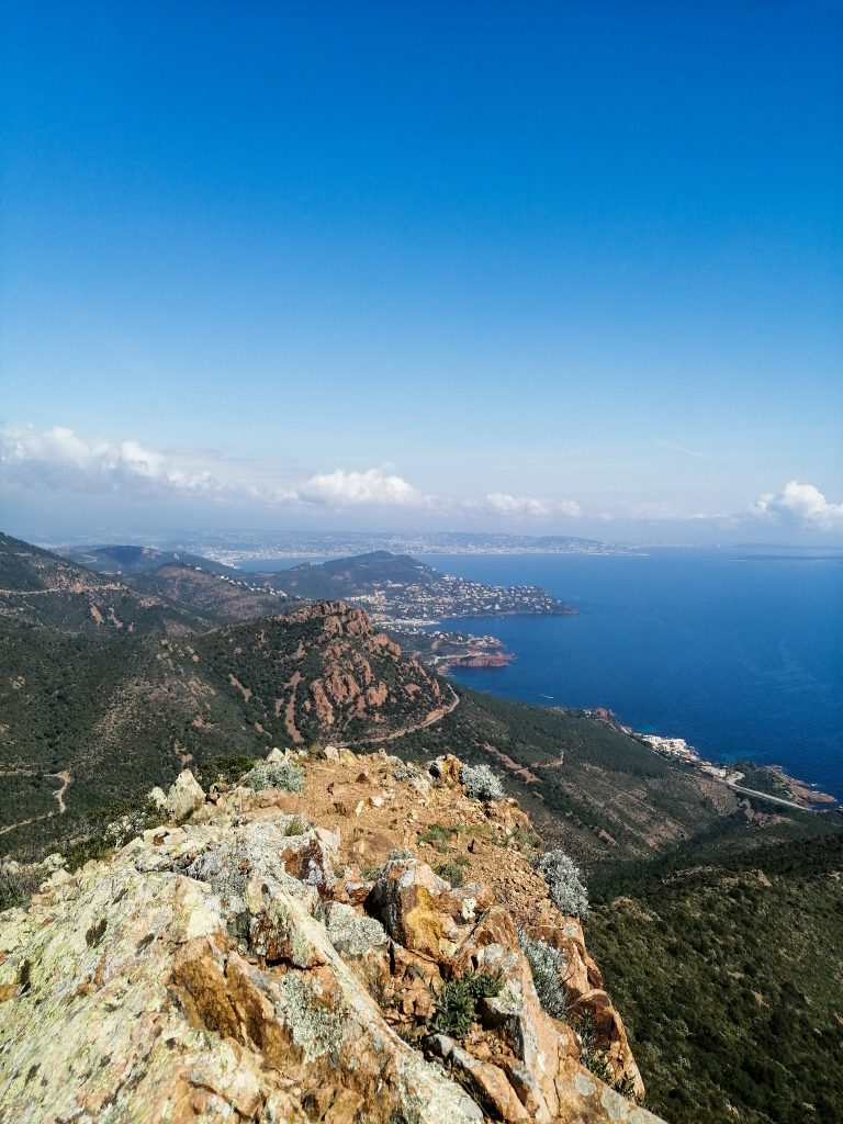 Vue depuis le haut du Cap Roux