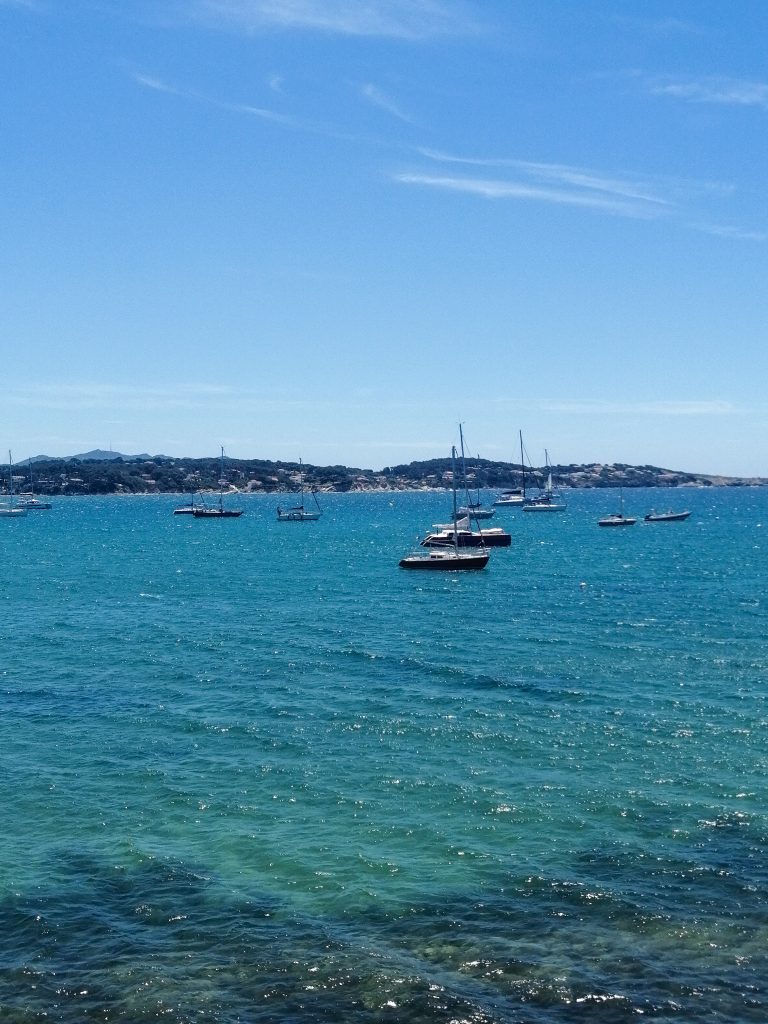 Vue depuis une plage de Bandol