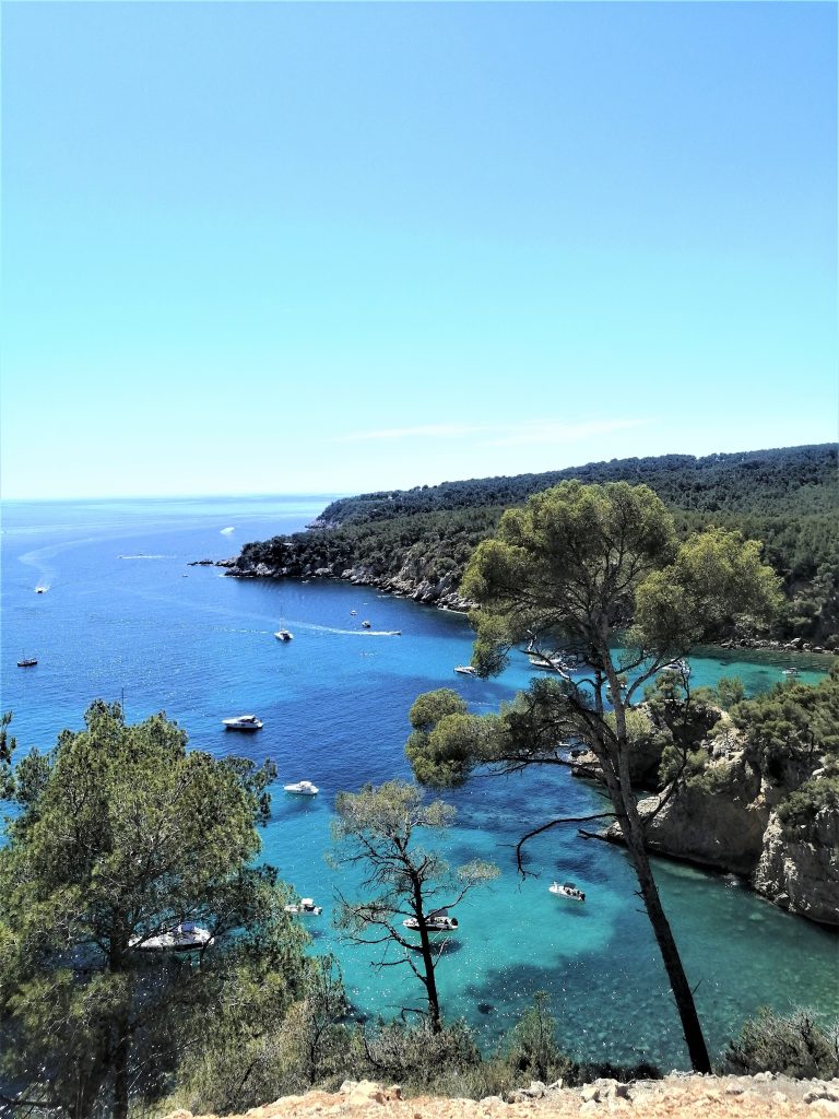 Vue de la mer depuis les hauteurs