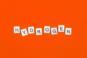Lettres de scrabble qui forment le mot hydrogène