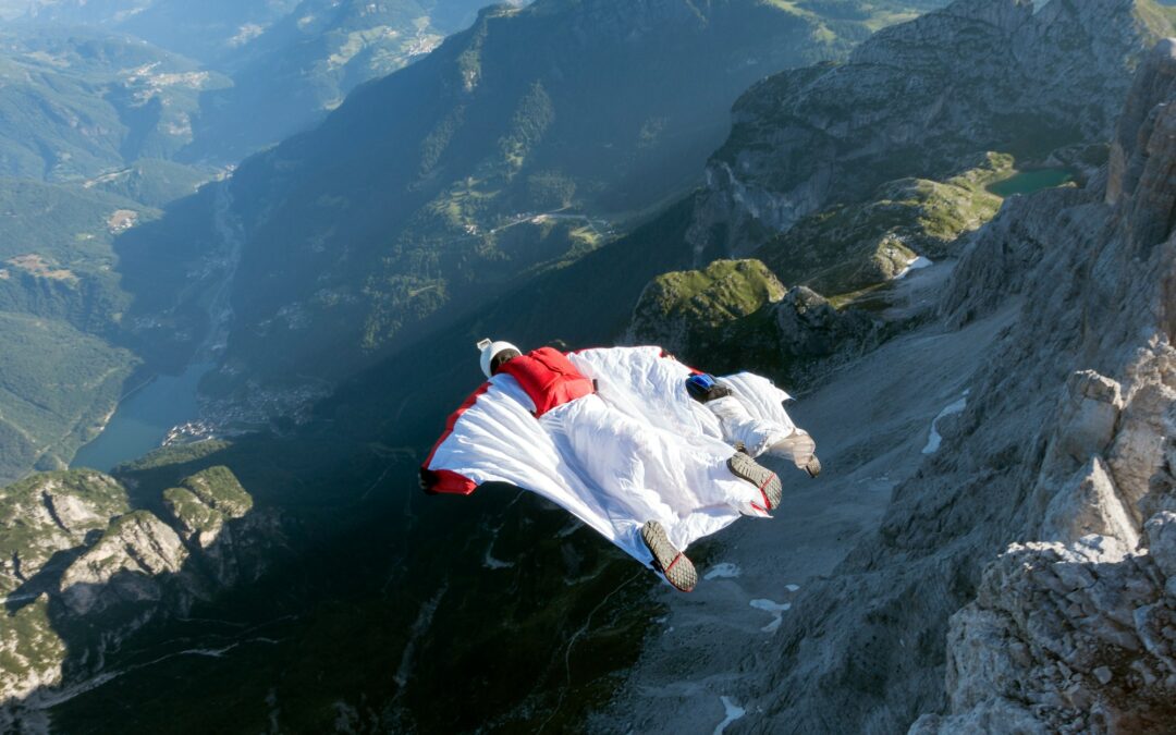 Les championnats du monde de wingsuit racing : Un mix entre parachutisme et course